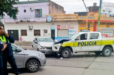 Un patrullero que se dirigía a un operativo protagonizó un triple choque