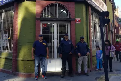 La Policía Federal allanó una cadena de carnicerías en la capital y en Yerba Buena