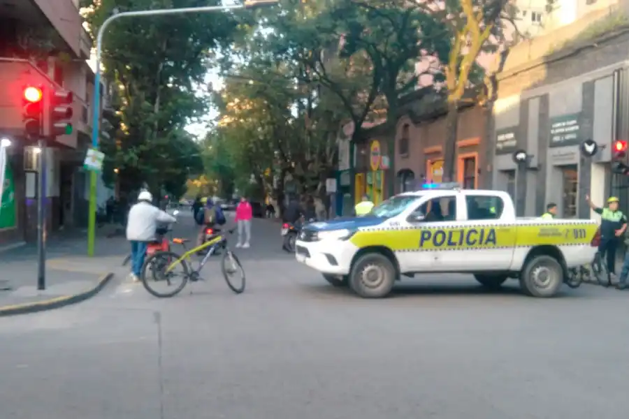 Caos vehicular por un homicidio en el centro tucumano
