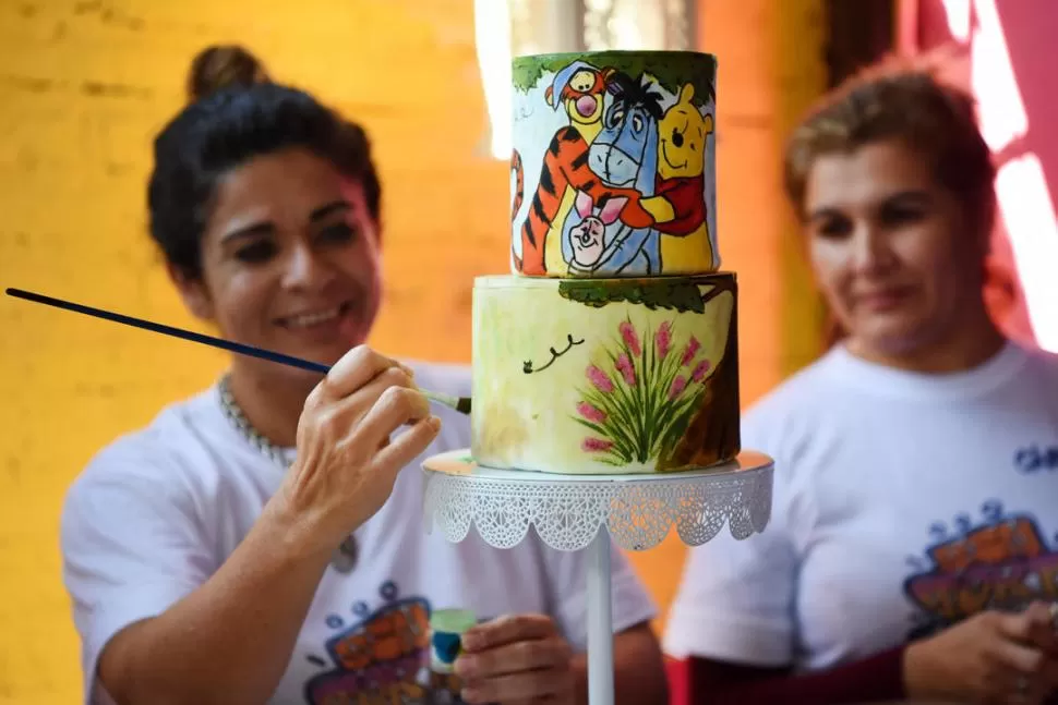 Les regalan la torta de cumple a los chicos que menos tienen