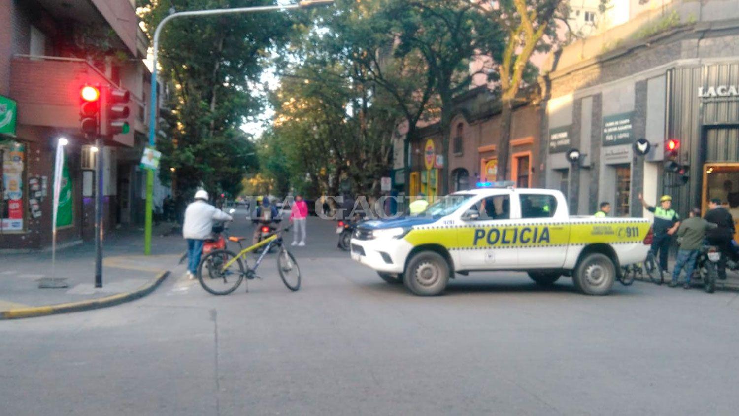 Caos vehicular por un homicidio en el centro tucumano