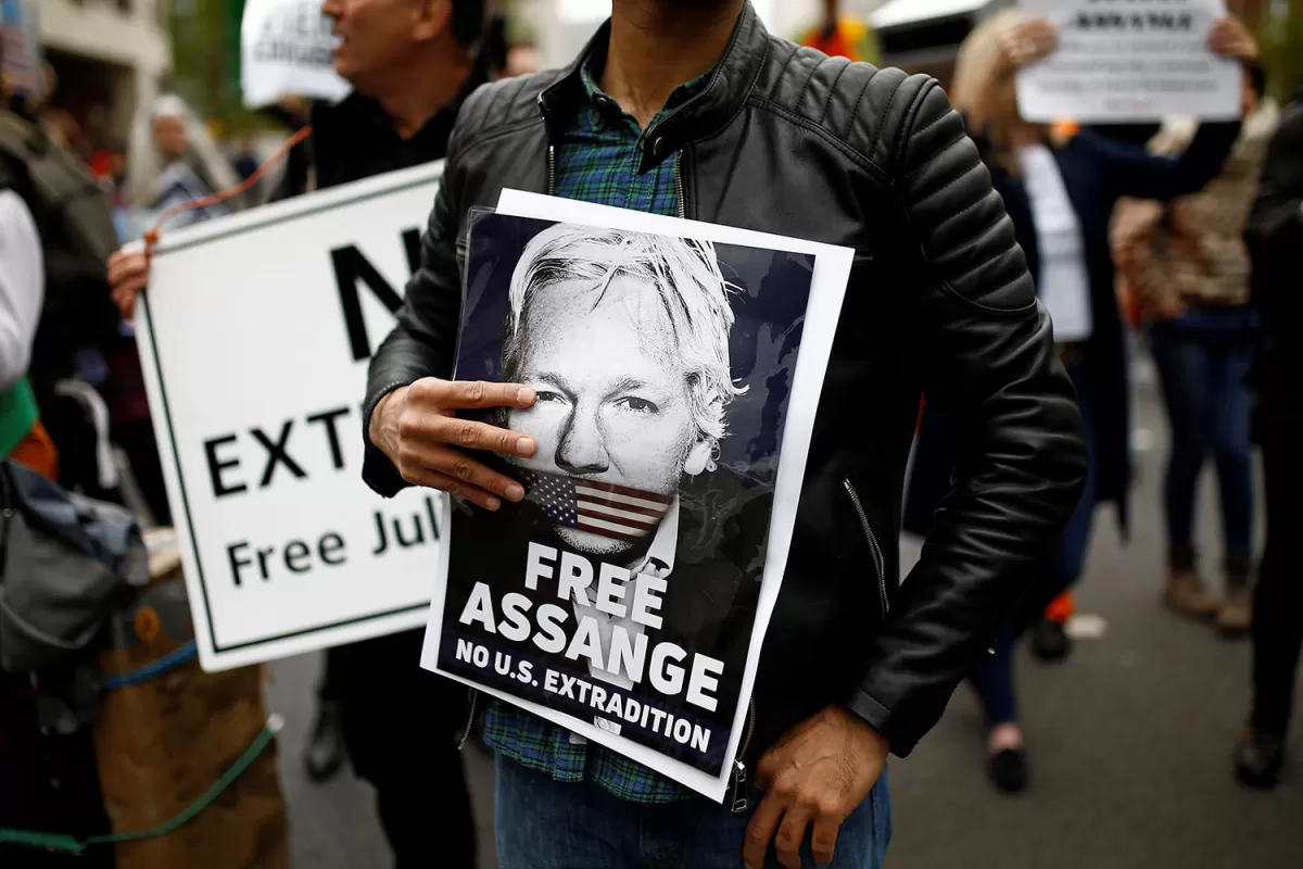 PERSEGUIDO. Assange estuvo refugiado en la Embajada de Ecuador en Londres, casi 8 años.
