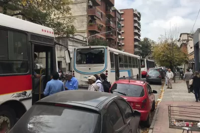 Chocaron tres colectivos en Barrio Norte: una mujer resultó herida