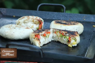 Hoy, en Cocinando con Maxi: panes saborizados con verduras a la chapa