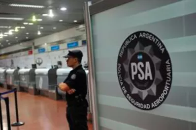 Liberaron a los acusados de llevar supuesta cocaína líquida