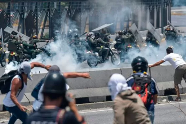 Cuatro muertos, 130 heridos y 200 detenidos en Venezuela