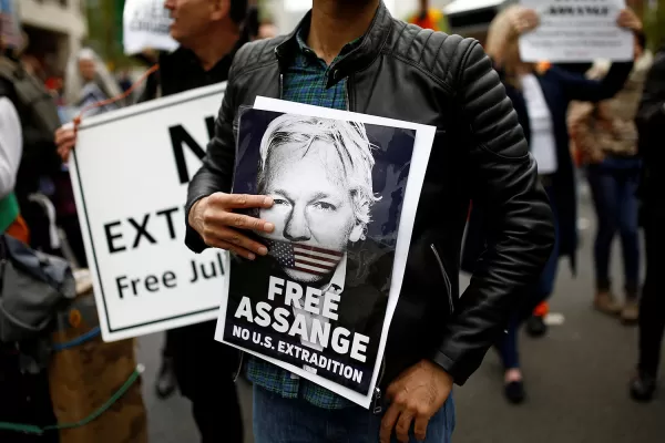 Assange debe ser liberado, exigen expertos de la ONU