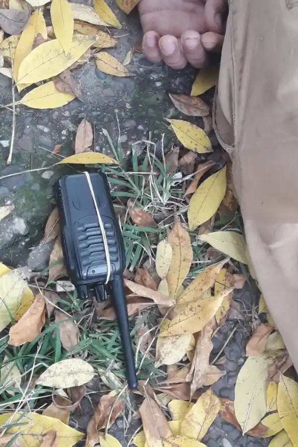 Alerta por ladrones que usan inhibidores de alarma para robar en zonas de bancos y comercios