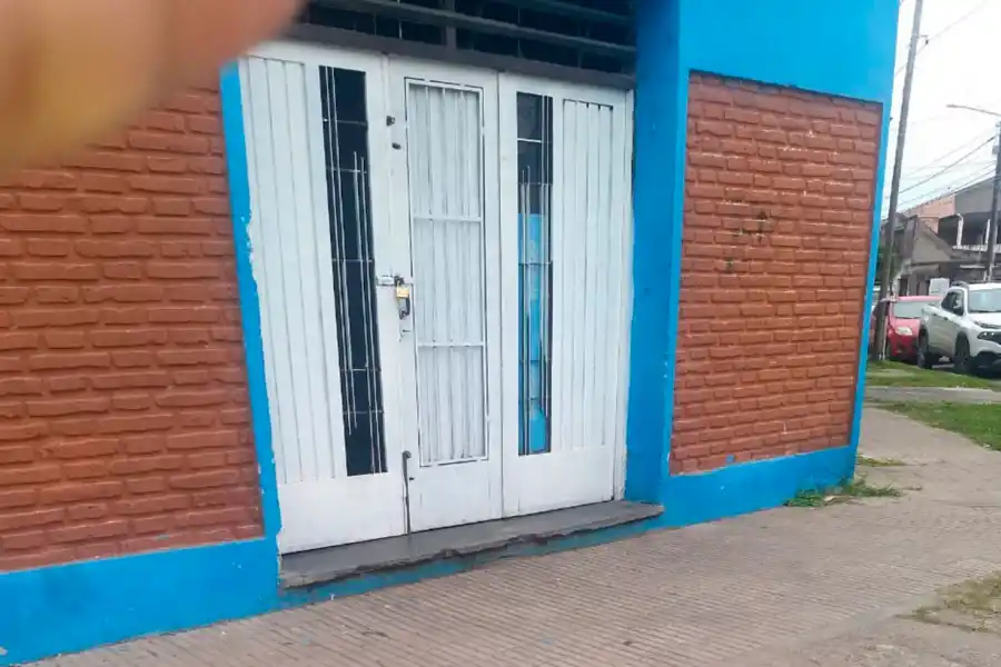 VILLA ALEM. El inmueble de la zona sur también tenía cerradas sus puertas.