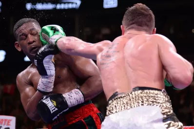 Canelo Alvarez batió a Jacobs y es el rey de los medianos