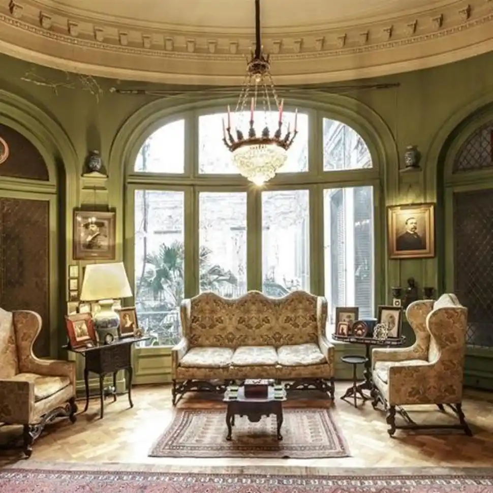 UNA SALA. El lugar donde transcurrieron las entrevistas con el autor de esta nota