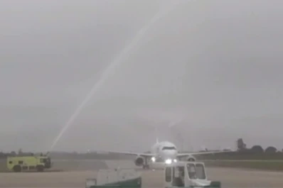Así fue la llegada del primer vuelo entre Mendoza y Tucumán