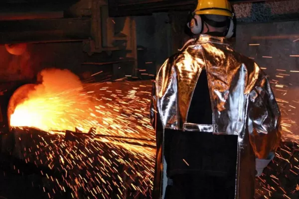 Se acentuó la recesión en marzo: la industria y la construcción cayeron hasta un 13,4%