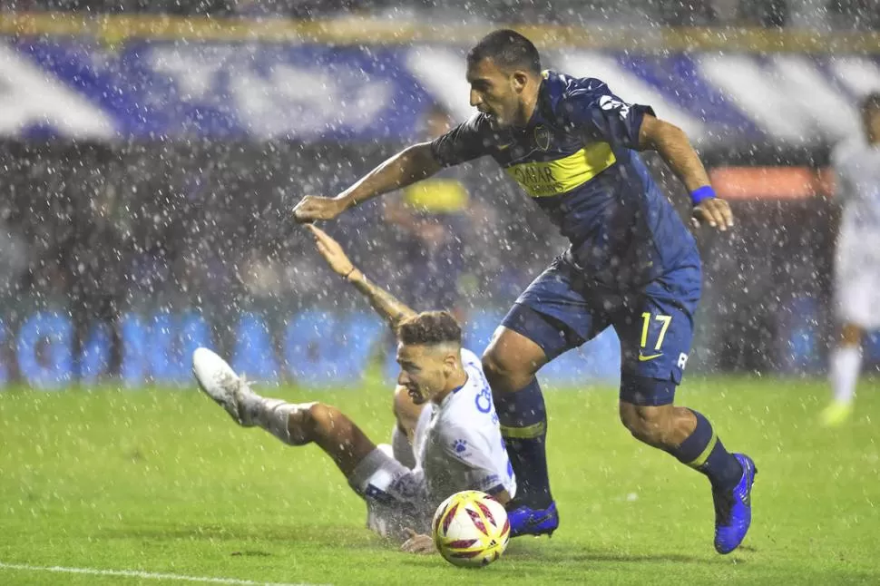 CARTA DE TRIUNFO. Ramón “Wanchope” Ábila volvió a demostrar que le sobran condiciones para ganarse un lugar entre los titulares de Boca. Anoche aportó dos goles. telam