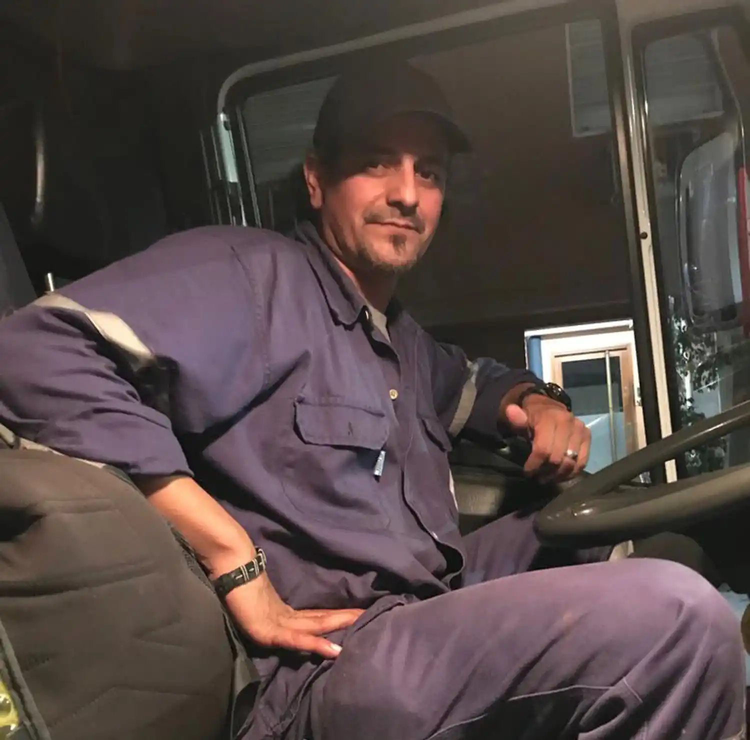 AL VOLANTE. Toledo lleva 13 años en la empresa y jamás faltó.