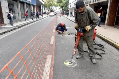 Semipeatonal de 25 de Mayo: peatones contentos y conductores preocupados