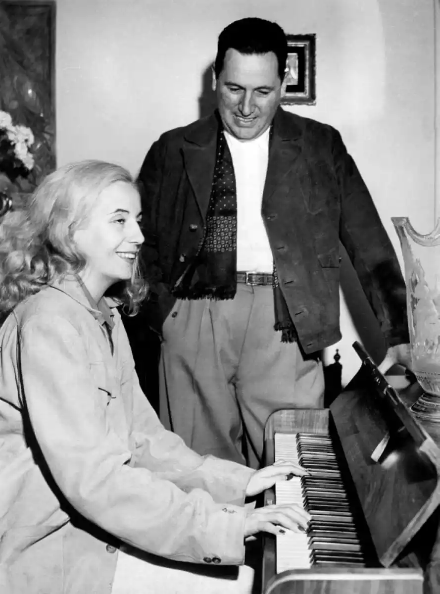 Se cumplen 100 años del nacimiento de Evita: la mujer tras el mito