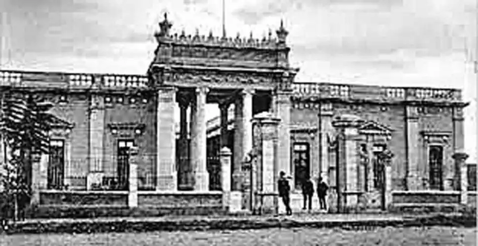 RECONOCIDA FACHADA. El periodista se desempeñó como secretario general de la Universidad de Tucumán hacia 1921 y fue clave en su nacionalización.