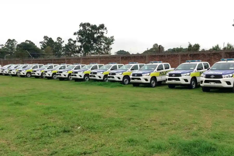 MÁS RECURSOS. Motos, camionetas y autos fueron entregados a la Policía.