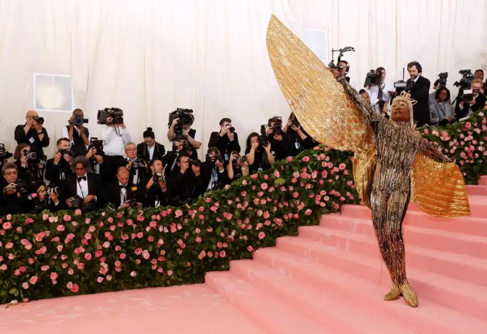 -.BILLY PORTER. Su atuendo y show se inspiraron en el Antiguo Egipto.-