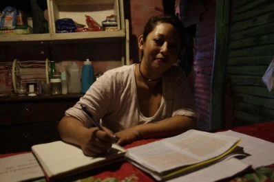 Puso fin a la violencia de la peor forma; hoy aprende a vivir en paz