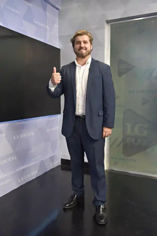 Campero confesó que no se fijó específicamente que iba a ponerse.  