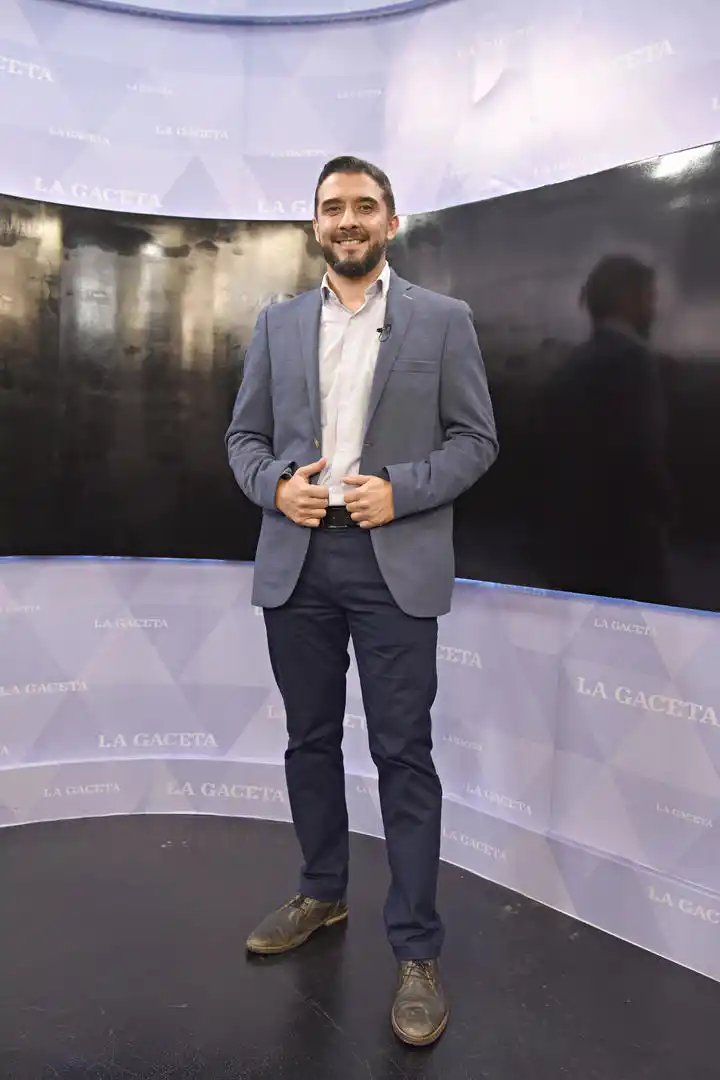 Luis Farina apeló a un calce “slim fit” propio del político moderno.  