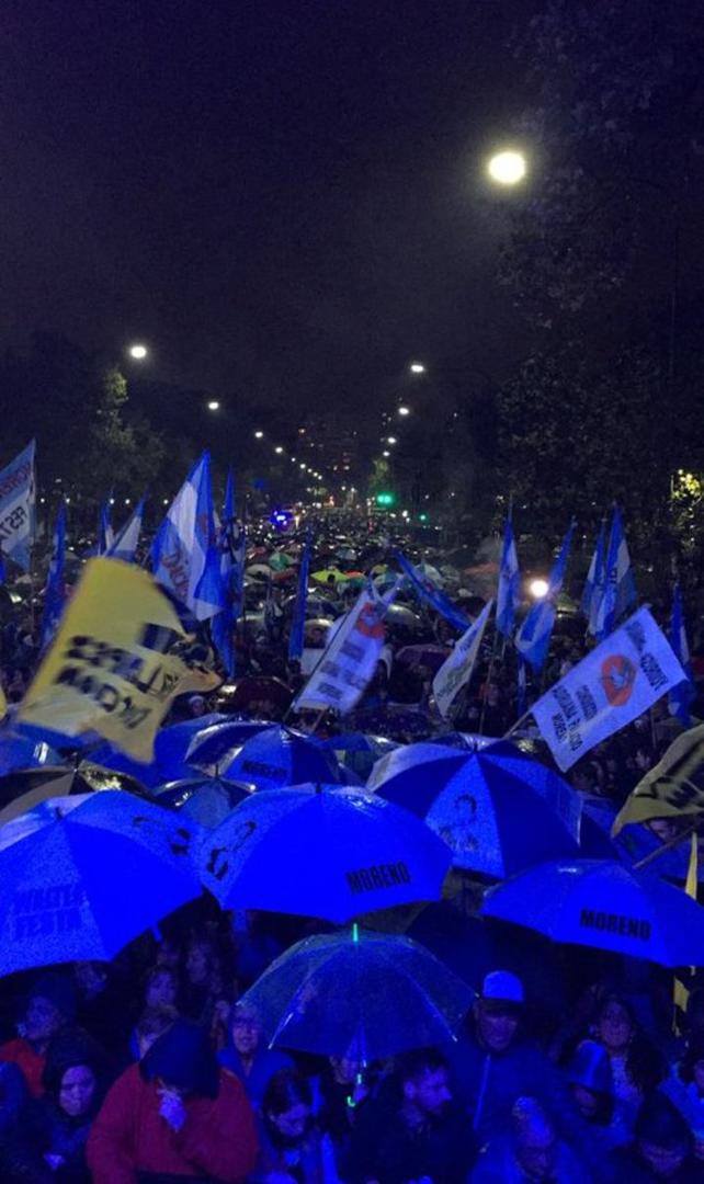 MILITANCIA. Los kirchneristas rodearon el predio de La Rural. telam