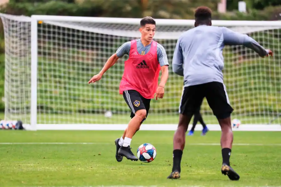 Así fueron las primeras horas de Favio Álvarez en Los Ángeles Galaxy