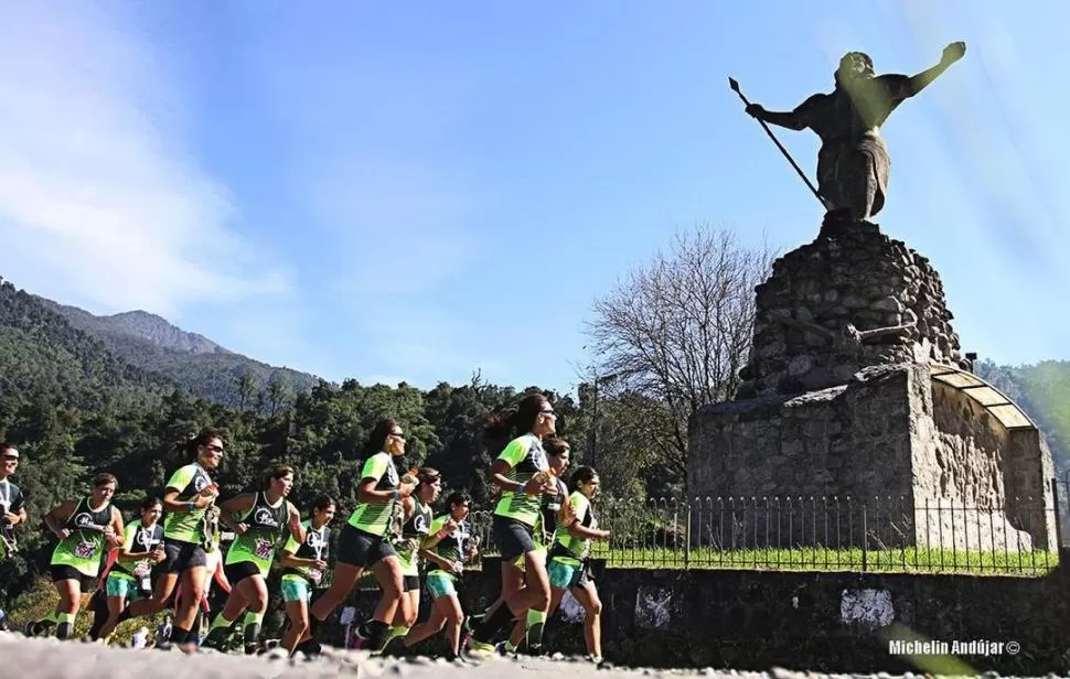 PARA TODOS LOS GUSTOS. Las pruebas deportivas del fin de semana ofrecerán distintos entornos para los deportistas. Yungas, polvo y montañas, para los bikers; verde, asfalto y ríos para los que treparán. foto de Michelín Andújar