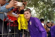 Una foto con Armani: los fanáticos “millonarios” aprovechan la estadía de River en Tucumán