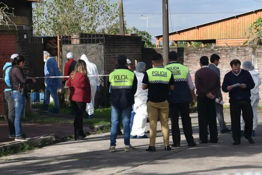 RELEVAMIENTO. Los peritos analizaron el lugar del hecho. 