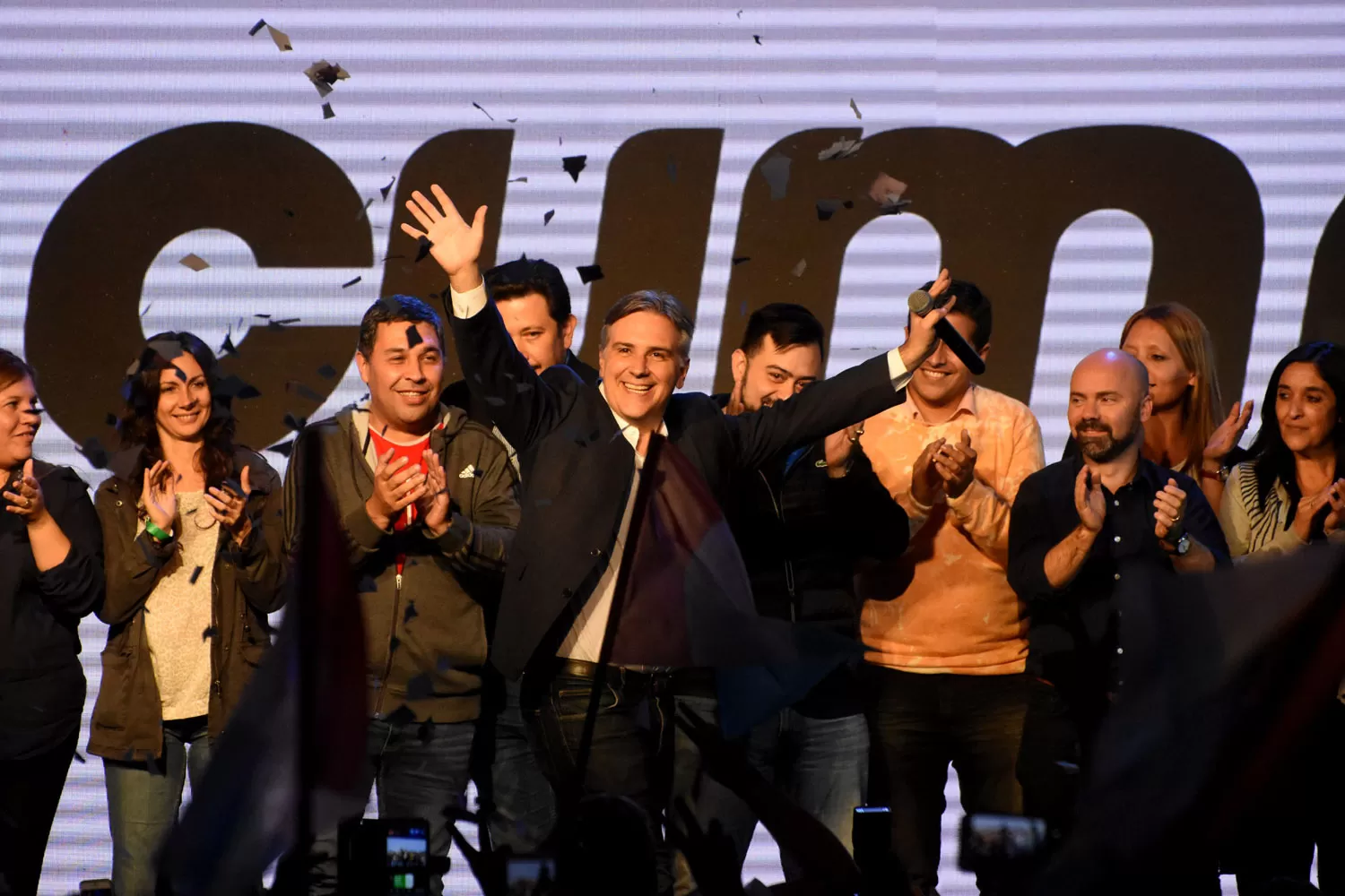 FELIZ. Llaryola festeja su triunfo en la intendencia de Córdoba Capital. TÉLAM