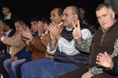 El oficialismo aceita el aparato y trata de fidelizar el voto peronista