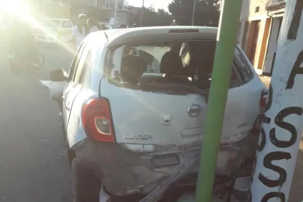 Atropelló a cuatro chicos, se dio a la fuga, volvió a chocar a una pareja y terminó contra una columna