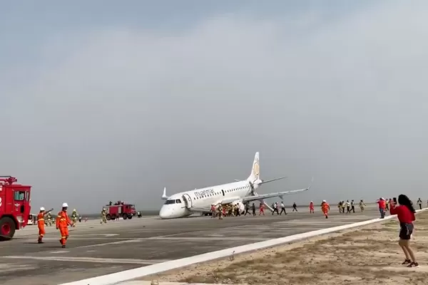 Piloto y héroe: aterrizó sin las ruedas delanteras y salvó la vida de 89 pasajeros