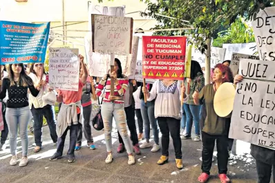 Hicieron una presentación formal en la UNT para objetar el cupo de ingreso en Medicina