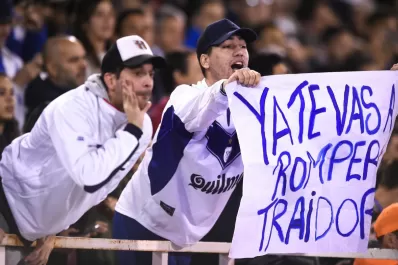Zárate fue insultado por la hinchada de Vélez hasta cuando se tocó el Himno