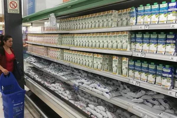 Del campo a las góndolas, el precio de la leche crece tres veces