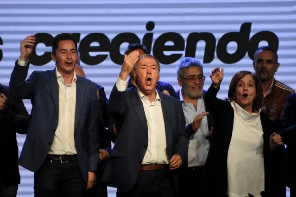 Euforia del PJ por el triunfo contundente de Juan Schiaretti