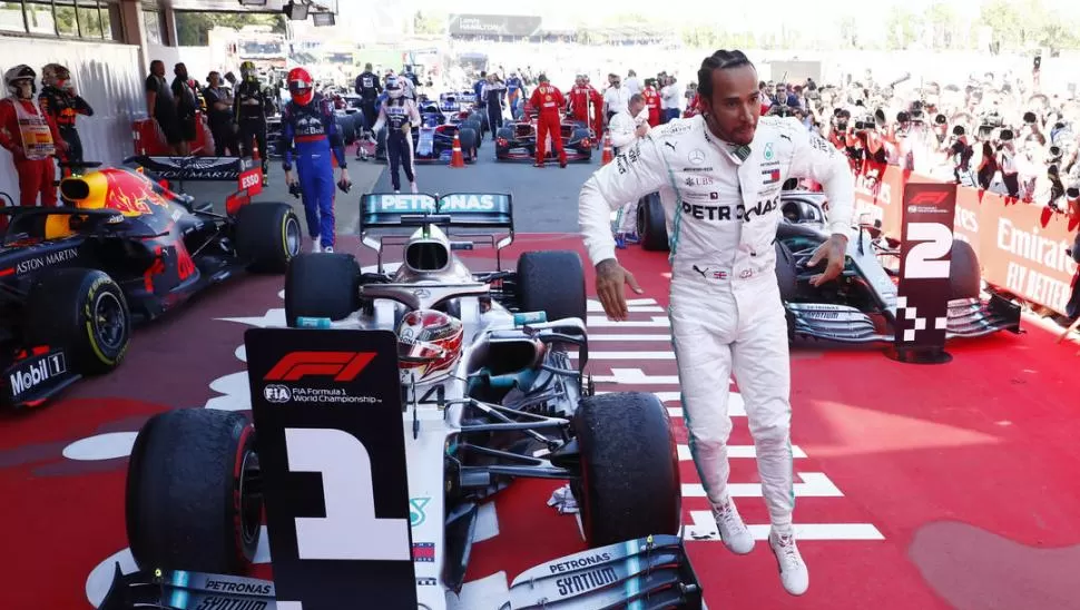 MÁXIMO PROTAGONISTA. En Jerez, Lewis Hamilton sólo tuvo resistencia en su compañero de equipo, Valtteri Bottas. reuters