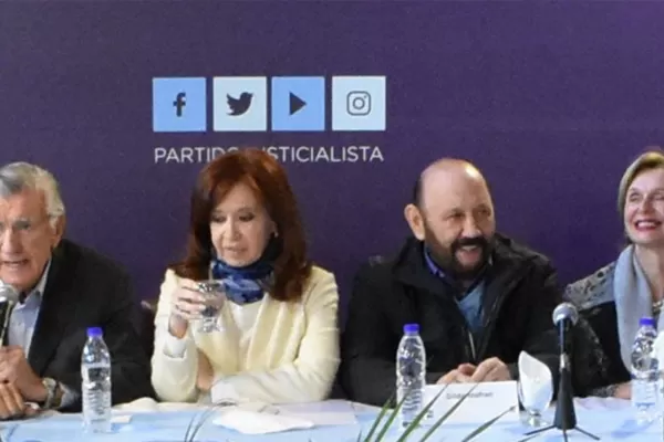 La cumbre del PJ: Beatriz Rojkés se mostró muy cerca de Cristina Kirchner