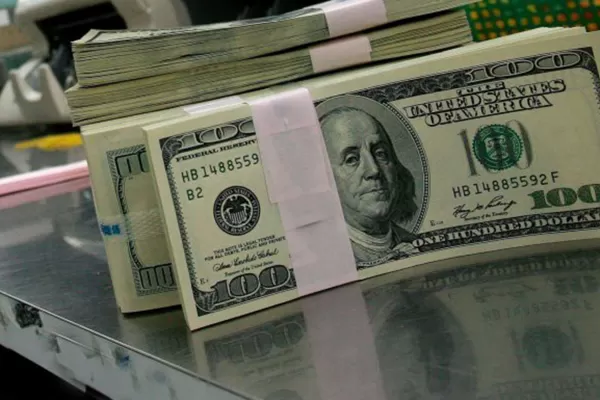 En una jornada calma, el dólar retrocedió 24 centavos, a $ 46,16