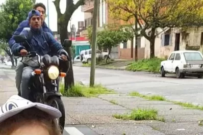 Así atacan los motochorros a las mujeres
