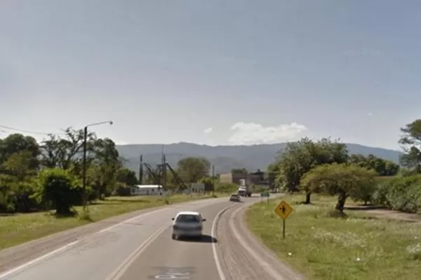 Un camión se incendió cuando viajaba a la altura de Cebil Redondo