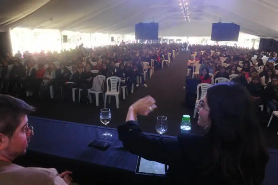  -EDUCACIÓN AMBIENTAL. El foro transcurre entre conferencias de especialistas y actividades de concientización.-