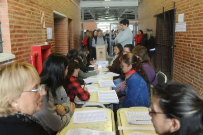 Podría haber hasta 57 fiscales por mesa electoral