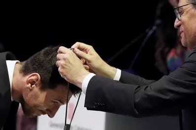 Messi fue distinguido por el gobierno catalán por su humildad y honestidad