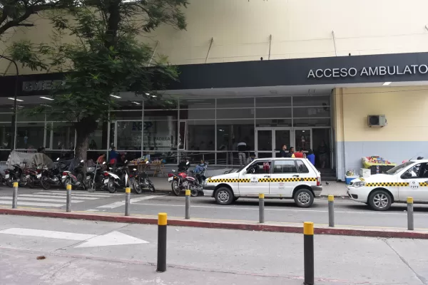 Sigue grave el policía que fue atacado a pedradas en Villa 9 de Julio