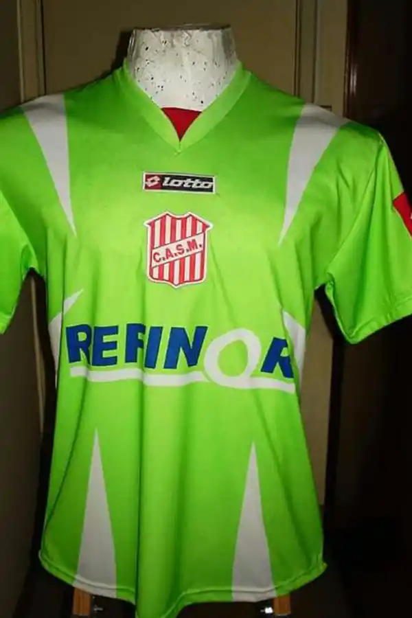 Los tucumanos se divirtieron compartiendo memes sobre los chalecos reflectivos